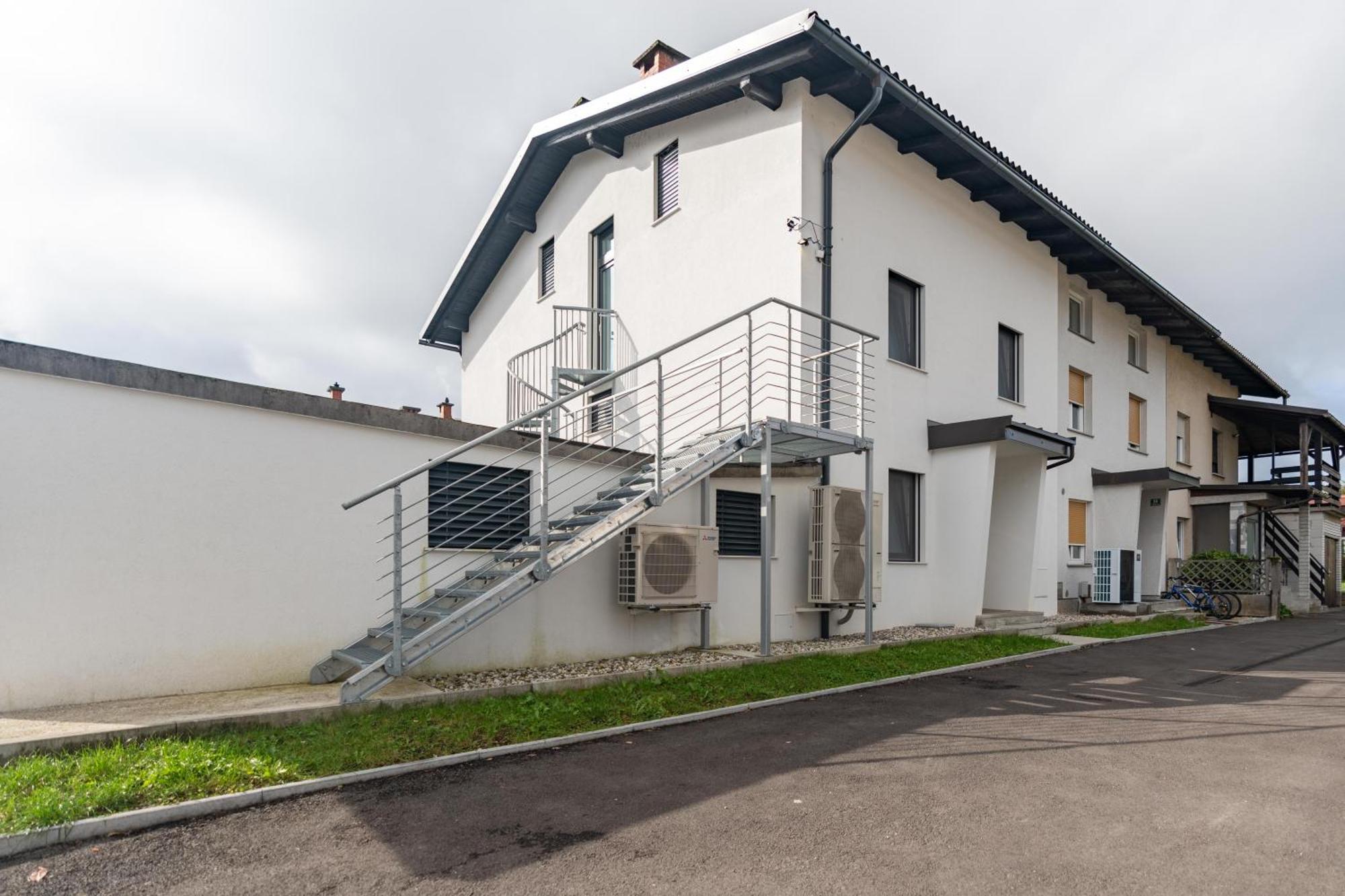 Black & White Apartments Rozna Dolina Ljubljana Luaran gambar